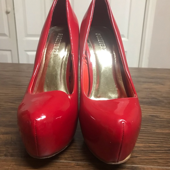 Red heels - Picture 3 of 5